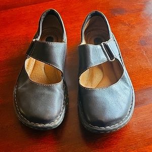 Born leather sandals size 8